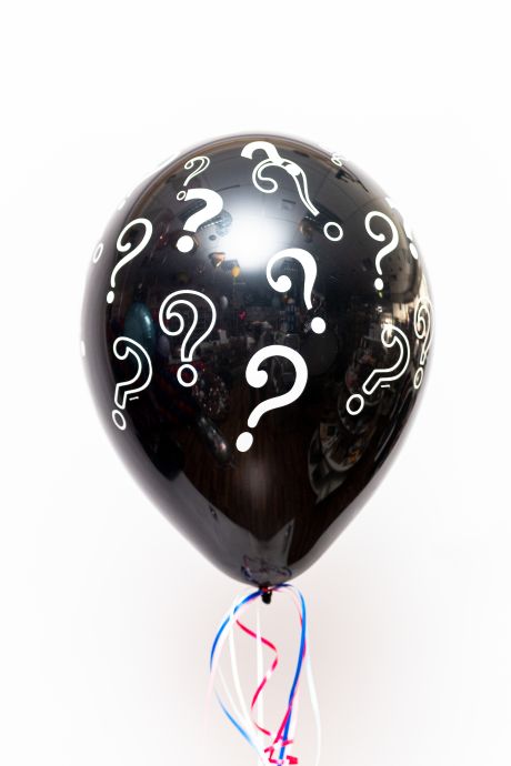Latexballon 18" schwarz mit Fragezeichen. Dieser Ballon ist für den Gebrauch am selben Tag.